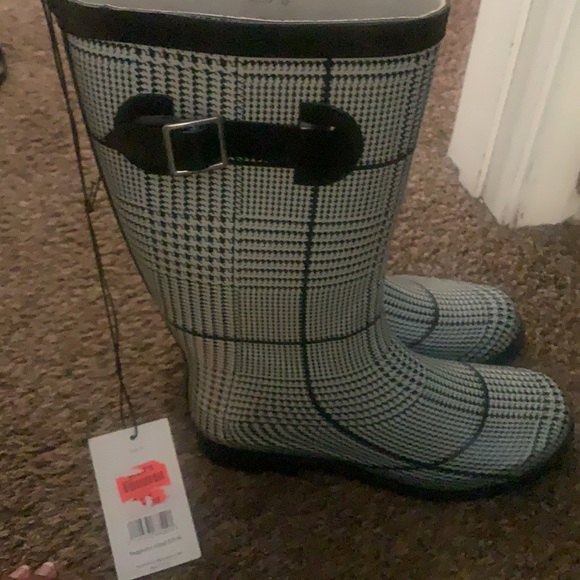 Patterned Rain Boots - Picture 3 of 4